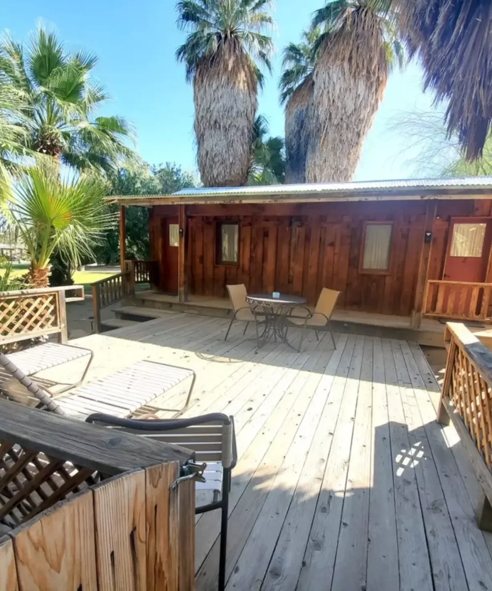 old-frame-outside-2000x0-c-default